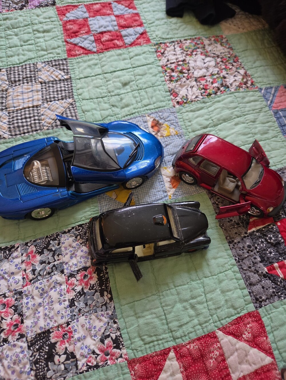 Vintage Die Cast Cars Lot of 3 Corvette, PT Cruiser London Cab Used